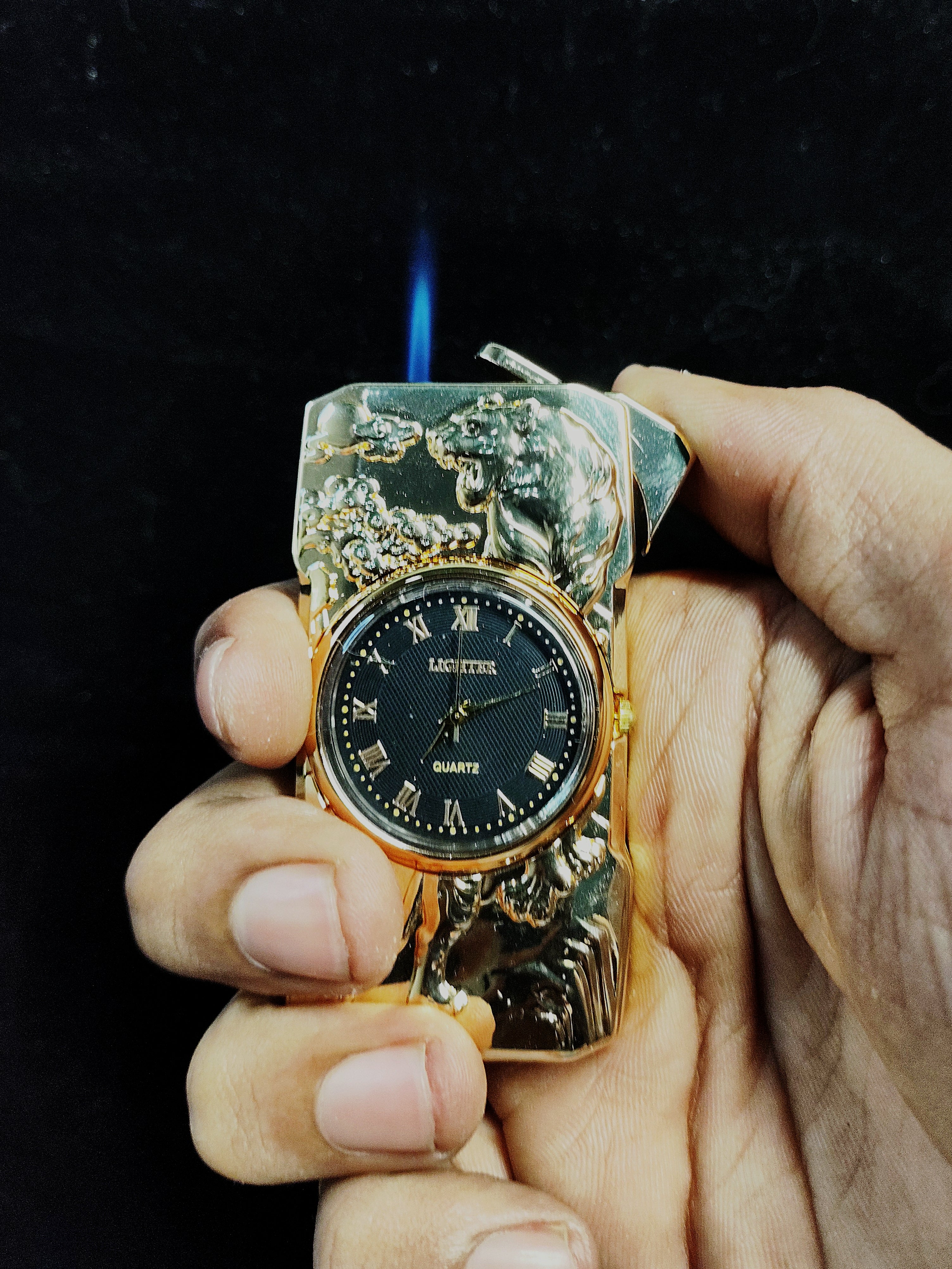 Golden Roaring Tiger | Premium Dual-Function Clock Pocket Lighter (gold)