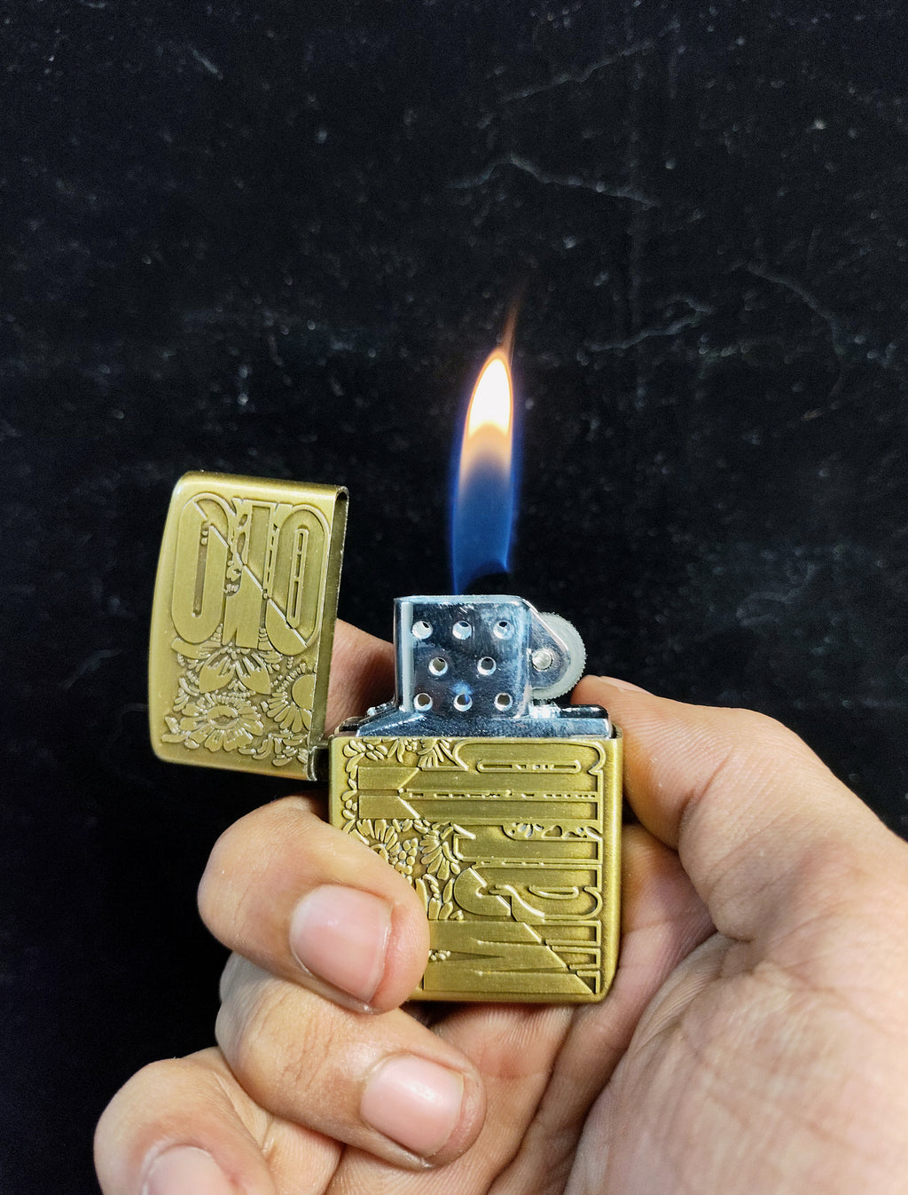 Vintage Marlboro Engraved Brass Lighter with Floral Design (gold)